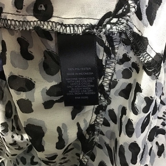 Express Black and White Animal Print Blouse - Picture 3 of 4